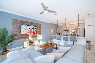 4220AA TOWNHOUSE 4 BEDROOM 3 BATHS + PRIVATE POOL - 4