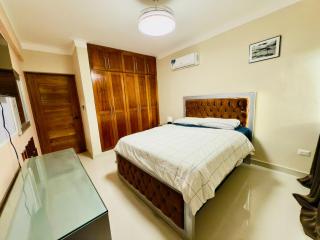 Luxurious 4 bedroom apartment near the beach - 9