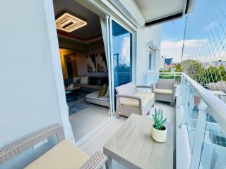 Luxurious 4 bedroom apartment near the beach - 1