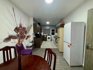 Room 4 on Green Road - 4