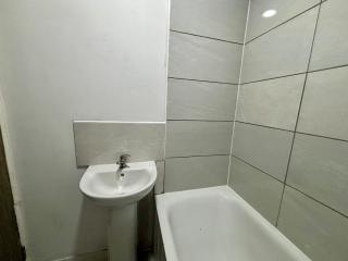 Room 4 on Green Road - 3