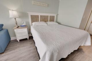 Direct Ocean Front - Beautifully Decorated Studio! - 7