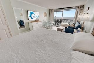 Direct Ocean Front - Beautifully Decorated Studio! - 8