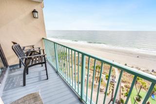 Direct Ocean Front - Beautifully Decorated Studio! - 2