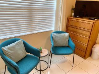 SUITE 4, BLUE PAVILION - Steps to BEACH - 0