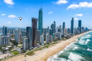 3-BR apartment with ocean and city view, 3 minutes walk to beach, Free parking! - 5