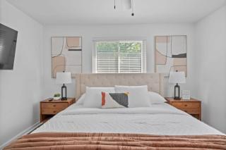 Luxury 5BR Cincinnati, Sleeps 12, Crib, Home Gym, Fenced Backyard - 7