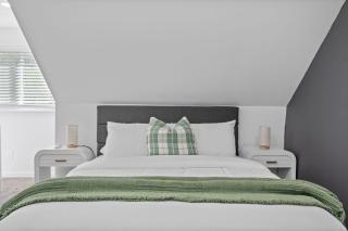 Luxury 5BR Cincinnati, Sleeps 12, Crib, Home Gym, Fenced Backyard - 3