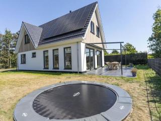 Villa on Texel near Forest & Trails - 9