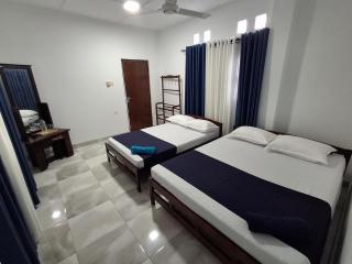 Royal blue holiday home Anuradhapura - 9