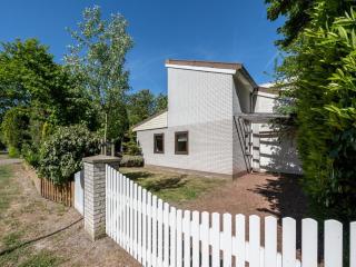 Bungalow near Lake Veere with Sunny Terrace - 0