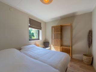 Bungalow near Lake Veere with Sunny Terrace - 3