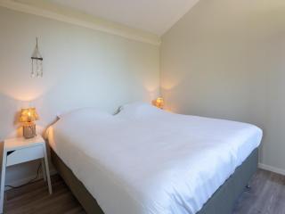 Bungalow near Lake Veere with Sunny Terrace - 6