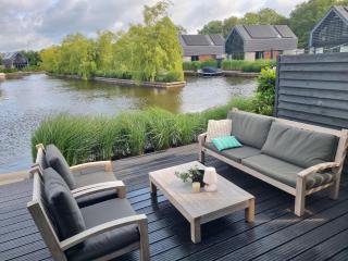 Waterfront Villa w Jetty - 2