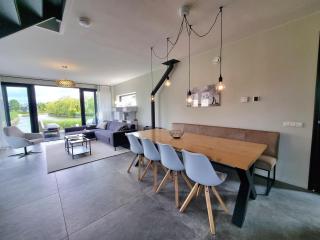 Waterfront Villa w Jetty - 1