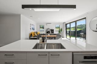 Kamo Oasis - Your Modern Home Away From Home - 2