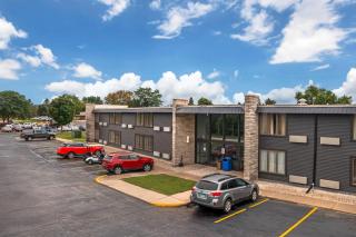 Fairway Inn and Suites - 1