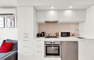 Extravagant Views - Bright & Spacious CBD Sky Escape - 6