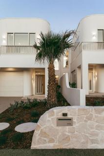 Nirvana Dream Home with Firepit & Walk to Beach - 9