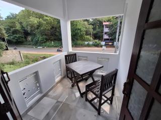 Royal blue holiday home Anuradhapura - 3