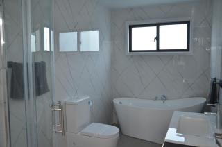 The Leaning Oak Holiday Lifestyles - Lake Conjola - 4