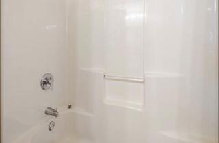 Downtown Playhouse Loft w Gym, Sauna, Parking & WiFi - 2