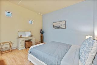 Sleeps 25 • Heated Pool and Spa • Pickleball Court - 5