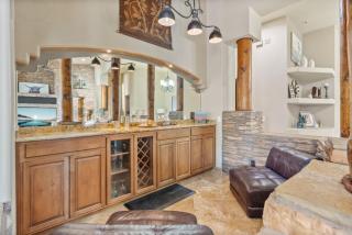 Sleeps 25 • Heated Pool and Spa • Pickleball Court - 1