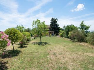 Cozy Retreat with Garden - 3
