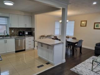 Newly Renovated 3BR Upper Unit - Bright & Quiet - 9