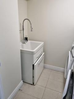 Newly Renovated 3BR Upper Unit - Bright & Quiet - 7
