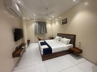 The Skyland Hotel And Restaurant - 5