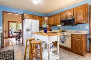 Sleeps 12! Main Level Primary Suite-Beautiful Backyard Oasis - 1