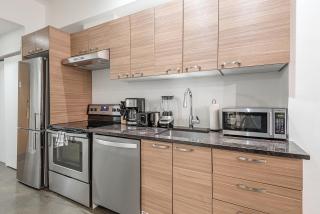 Chic Old Montreal Retreat - Iconic Location - 7