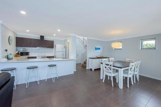 Maggies Beach House - Relaxed Stay Near the Beach - 5