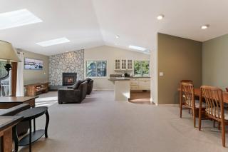 Bright Retreat Hot Tub Plus SHARC Access - 4