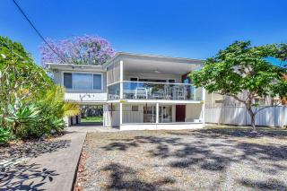 The Jacaranda - Pet Friendly, Air-Con, Wifi, Boat Parking, Large backyard - 3