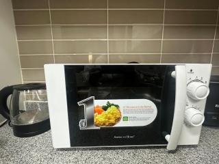 Clark Spacious Condo Studio with Balcony - 2