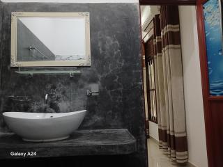 The elephant house - 4