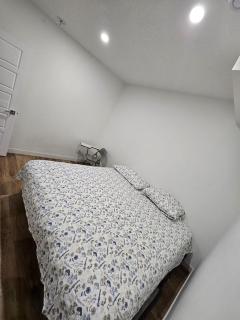 Private room in Basement suite - 1