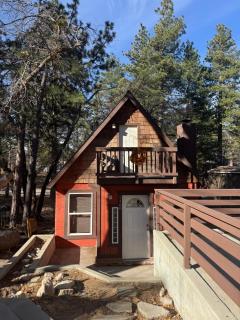 Snuggle Inn Cabin - 2