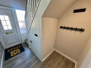 4 Bed, 2 Bath Detached House, Parking, Fast Wifi - 3