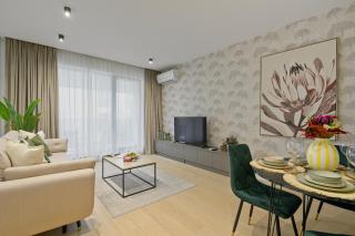 Tropics 1BR Cozy Modern Entire Apartment NuscoCity fast wifi and balcony - 0