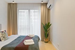 Tropics 1BR Cozy Modern Entire Apartment NuscoCity fast wifi and balcony - 4