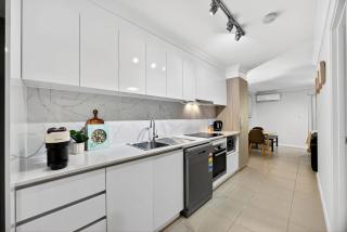 Relaxing Rockingham 1BR Balcony & Parking - 7