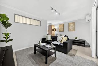 Relaxing Rockingham 1BR Balcony & Parking - 5