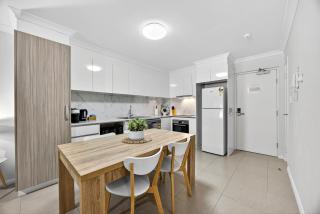 Bright Rockingham 2BR with Balcony & Parking - 3