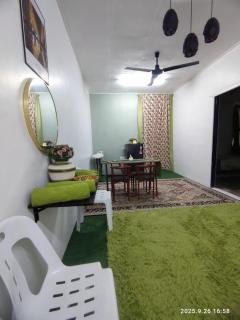 28 Pauh Indah Homestay - 1