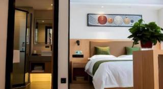 Green Tree Inn Fuyang Funan County Tianzhu Square - 1