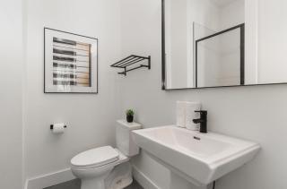 Groovy -Rooftop Patio w/ Hot Tub -Mins to Broadway - 3